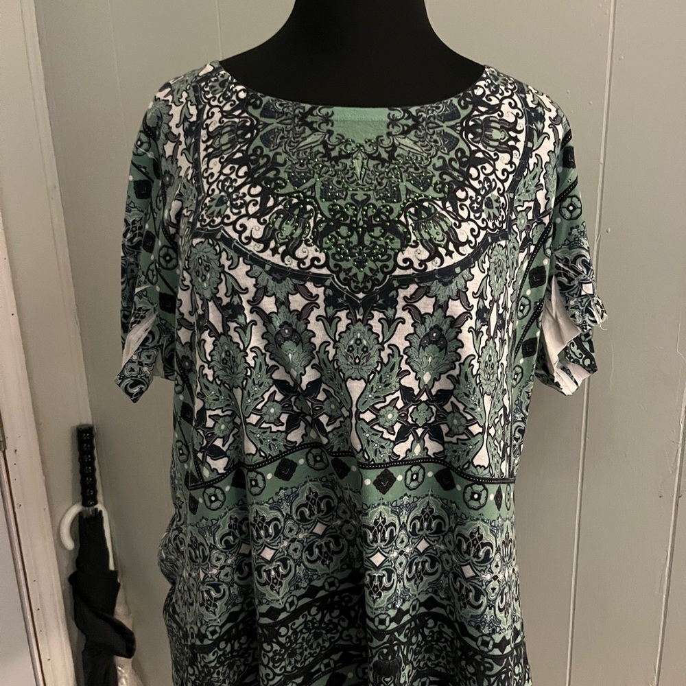 Elegant Green Patterned Short Sleeve Top